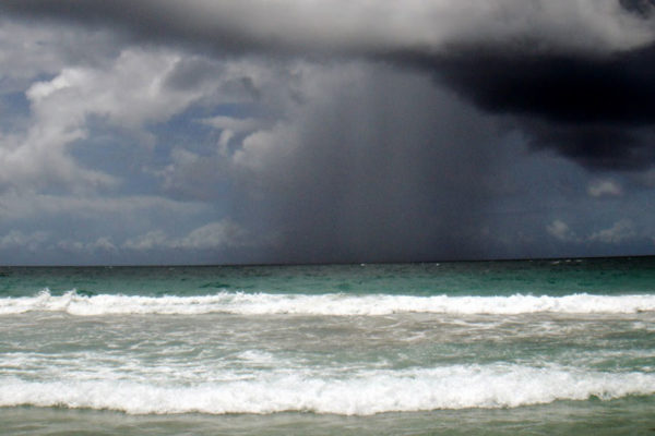 Tormenta Bret llega con fuertes vientos y lluvias a Margarita