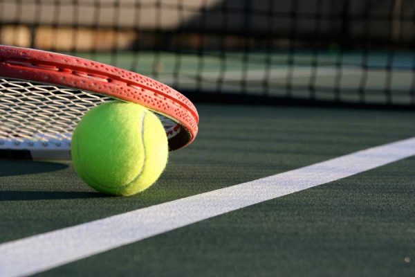 Tenistas de clase mundial inician 14 días de cuarentena antes del Abierto de Australia