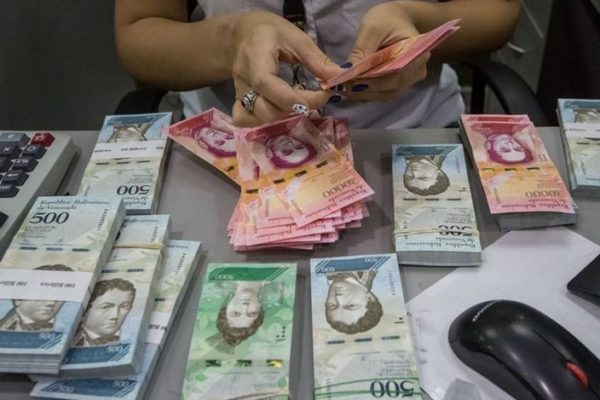 Venezuela presenta oferta creciente y una demanda descendiente de bolívares