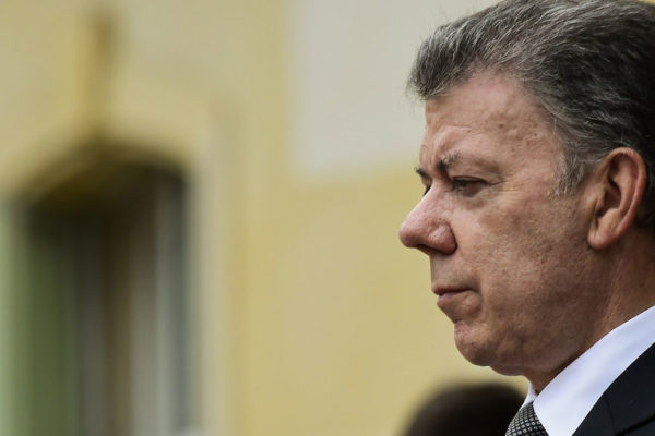 Santos pidió analizar las sanciones contra Venezuela