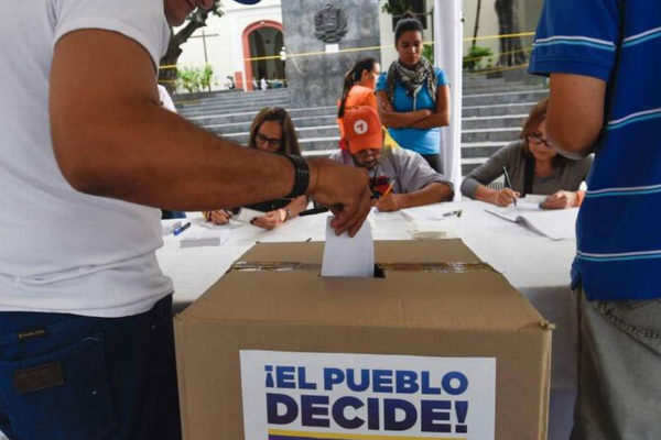 Oposición venezolana prevé usar plazas e iglesias como centros de votación para primarias
