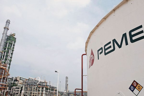 Pemex firma contrato de producción compartida para bloque Ébano