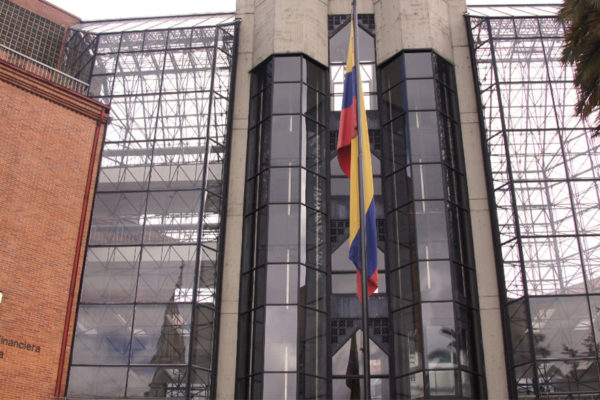 Decreto por pandemia en Colombia beneficiaría a los bancos