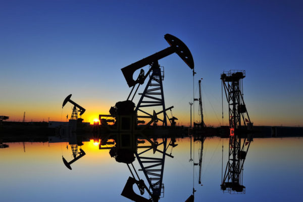 El petróleo de Texas subió un 1 % aún pendiente del suministro saudita