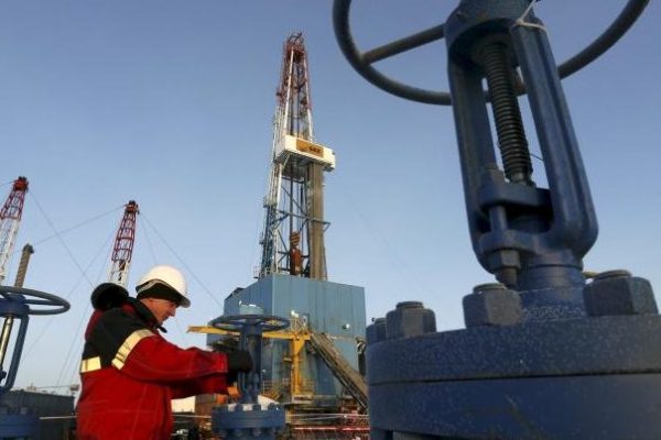 El petróleo de Texas sube 0,59% y cierra en $49,58