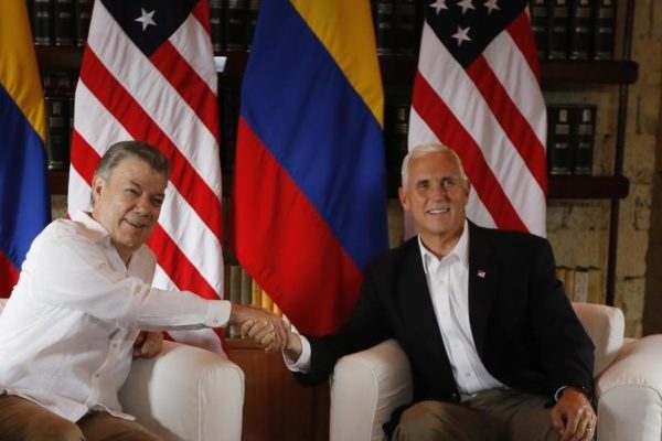 Santos pidió a Pence descartar intervención militar de EEUU en Venezuela