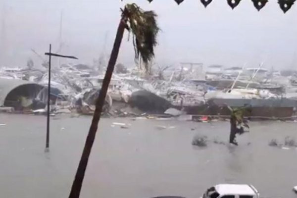 Venezuela envía 18 toneladas de insumos a Dominica por el paso del huracán María