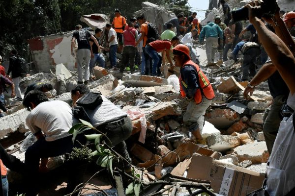 Poderoso sismo deja al menos 217 muertos en México en aniversario de devastador terremoto