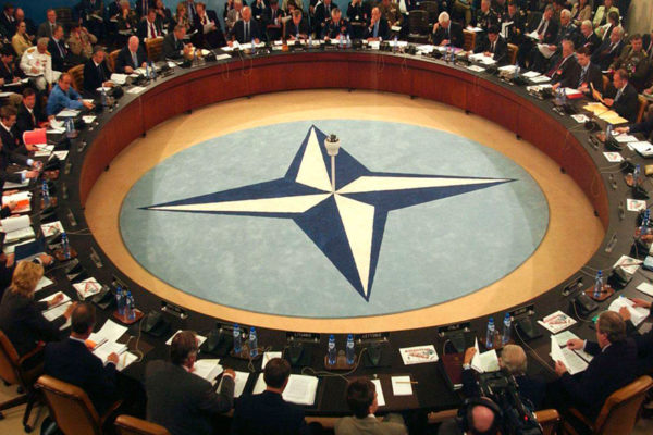 La OTAN insiste en aumento de gasto militar pese a crisis del coronavirus