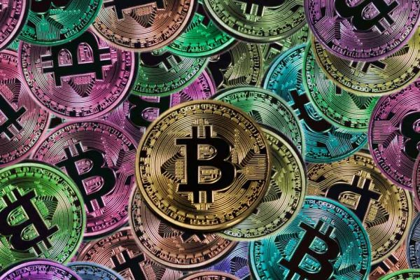 Bitcoin cotiza por encima de los 15.000 dólares