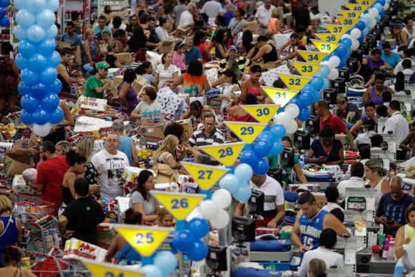 Colapsan supermercados en Río con ofertas de «black friday» brasileño