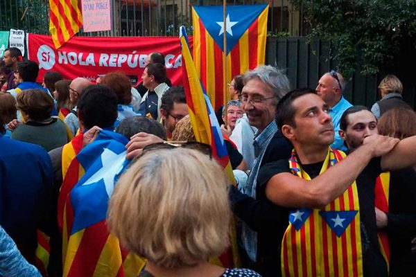 Cataluña prepara independencia entre inquietud económica