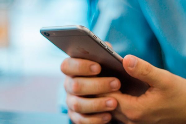 Pagos con celular en comercios comenzarán en mayo