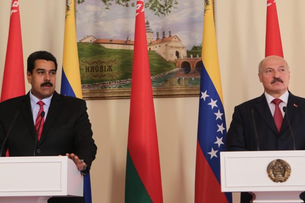 Maduro y Lukashenko acuerdan relanzar proyectos económicos