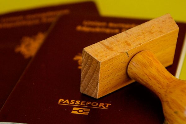 Reino Unido validará pasaportes vencidos de venezolanos hasta cinco años