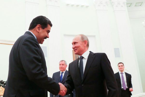 Venezuela acuerda con Moscú reestructuración de deuda de $3.000 millones