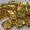 Precio del oro cae de los US$1.700 y marca un mínimo desde junio