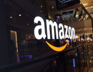 Amazon duplica salario base de sus trabajadores corporativos (+monto)