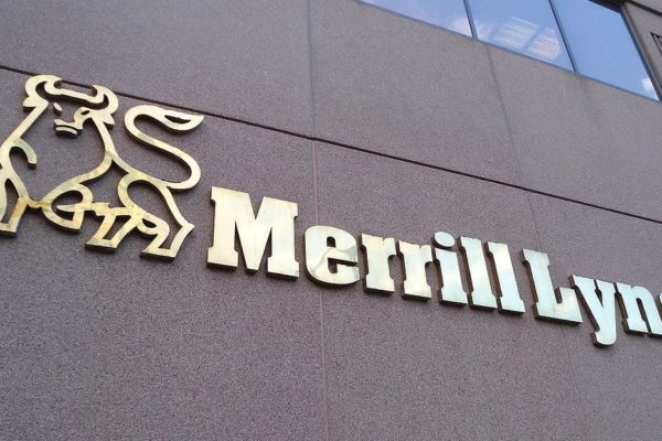 Merrill Lynch recibe multa por ocultar operaciones con derivados en el Reino Unido