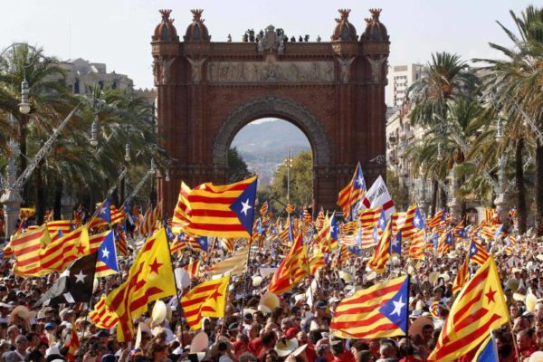 Unas 450.000 personas exigen declarar independencia de Cataluña