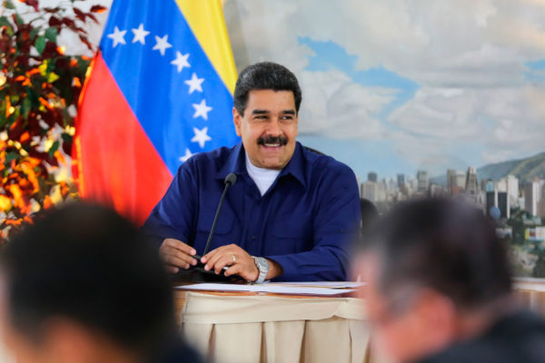 Maduro arremete contra la «dictadura» de las redes sociales