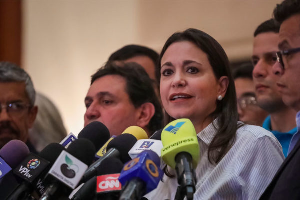 María Corina denuncia que fue agredida por chavistas