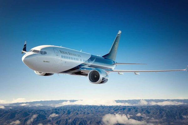 Boeing entrega solo 13 aviones en octubre en contraste con 72 por Airbus
