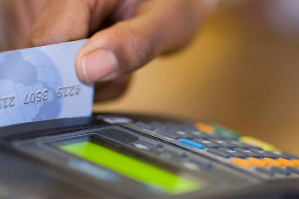 Medida de pago de cestaticket en talonario y tarjeta genera rechazos