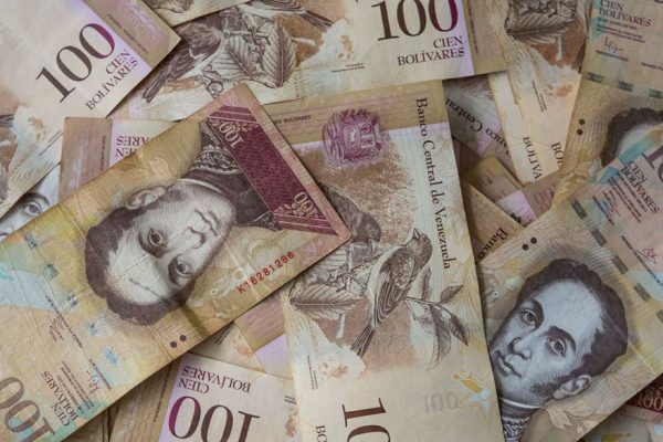 Gobierno prorroga otra vez circulación del billete de Bs 100