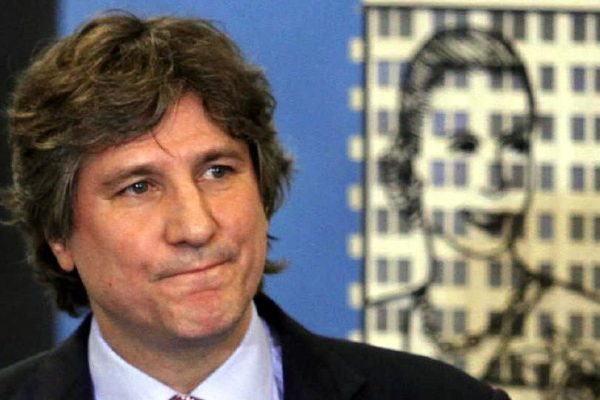 Detienen a exvicepresidente argentino por causa judicial