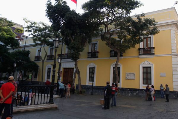 Gobierno denunció que Perú negó ingreso a dos magistrados venezolanos