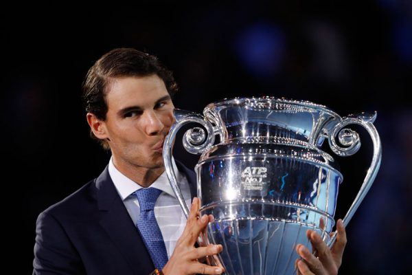 Rafael Nadal recibe trofeo de número uno de final de año