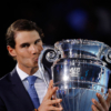 Rafael Nadal recibe trofeo de número uno de final de año