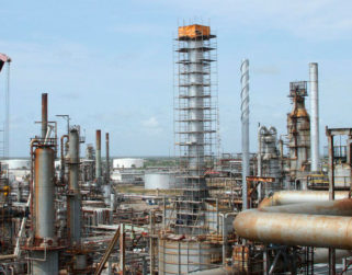 Peligra producción de combustible tras incendio en refinería Cardón
