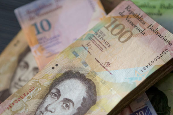 Aumento de salario despierta preocupación en Venezuela