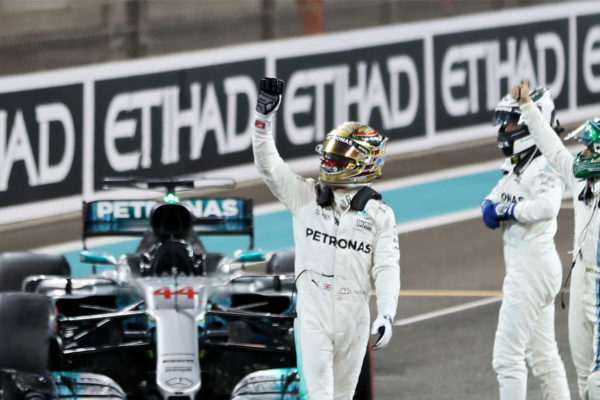 Bottas y Mercedes terminan 2017 en la cima al conquistar Abu Dabi