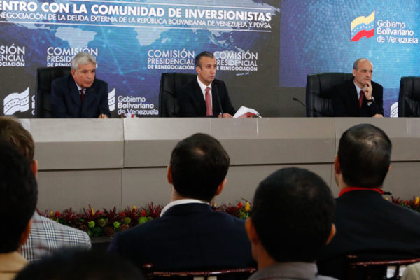 Gobierno asegura que refinanciación de deuda «inició con éxito»