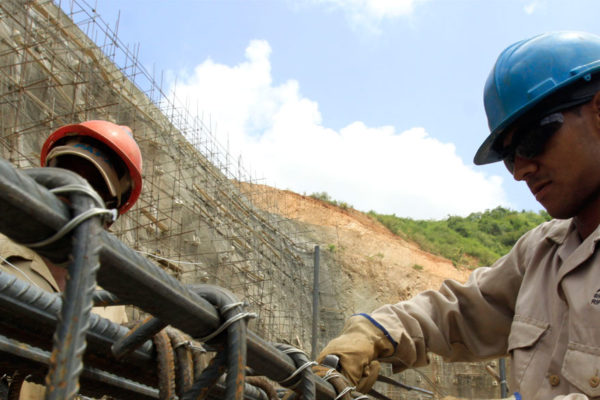 Enrique Madureri advierte paralización del sector construcción