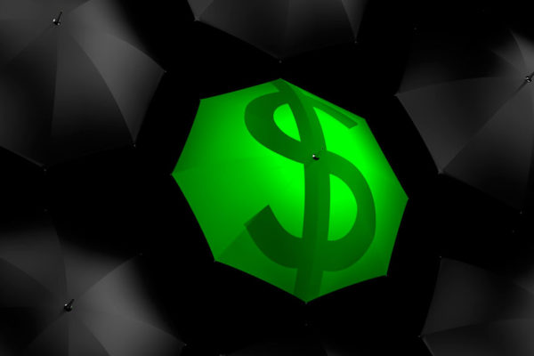 Los anuncios oficiales no calman el dólar «confinado» que avanza hacia los Bs.100.000