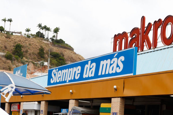 Makro anuncia relanzamiento de su red de tiendas en todo el país