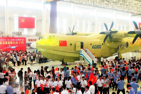 El mayor avión anfibio del mundo realizó su vuelo inaugural en China
