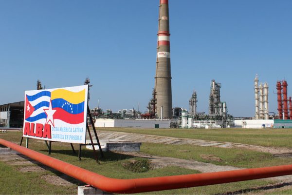Venezuela aumenta envíos de petróleo a Cuba a pesar de sanciones estadounidenses