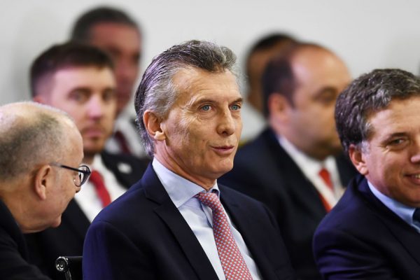 Mercados argentinos caen en picada ante eventual regreso del «kirchnerismo» al poder