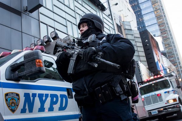 Ataque con bomba artesanal en Nueva York deja tres heridos leves
