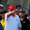 Golf, tuits y política, así son las vacaciones de Trump en Florida