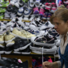 Gobierno distribuirá en las misiones 10 millones de pares de zapatos de producción local