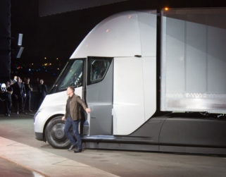 PepsiCo reserva flota de 100 camiones eléctricos de Tesla