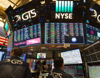 Wall Street se desploma por disputa comercial China-EEUU