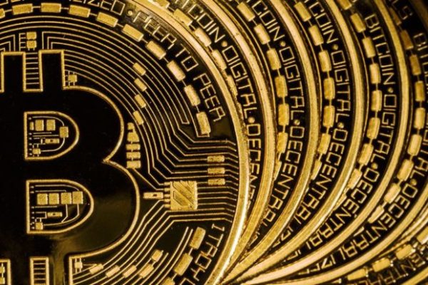 Bitcoin se acerca a 11.000 dólares y analistas lo sitúan como el oro digital
