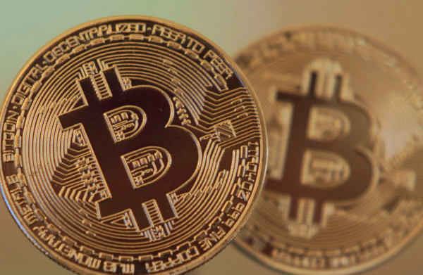 Bitcoin se desploma 9.8% y alcanza su valor mínimo en 9 meses